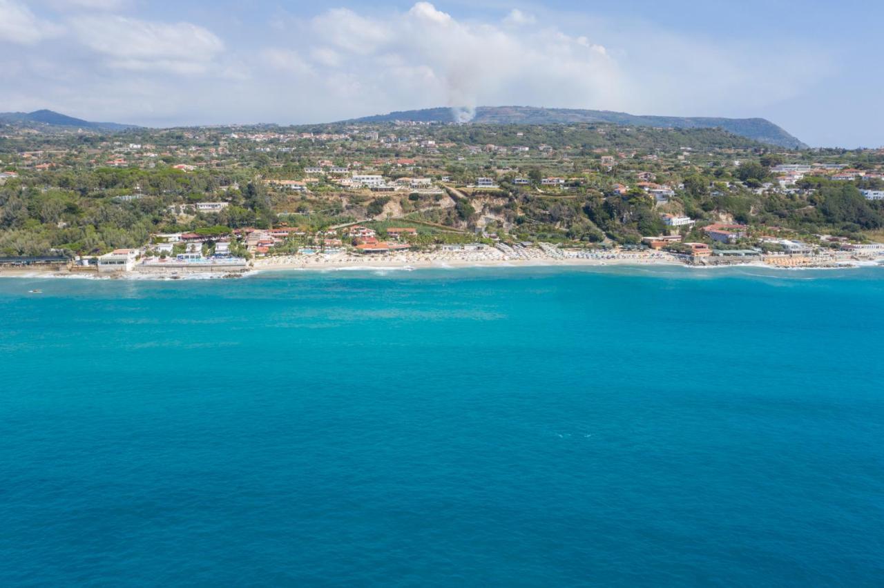 La Meridiana Capo Vaticano Exteriör bild